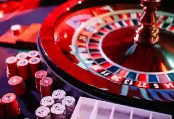 jackpot city ပလက်ဖောင်း VIP Program Bonus Cashback Myanmar ကစားသမား Exclusive Rewards မြင်ကွင်း
